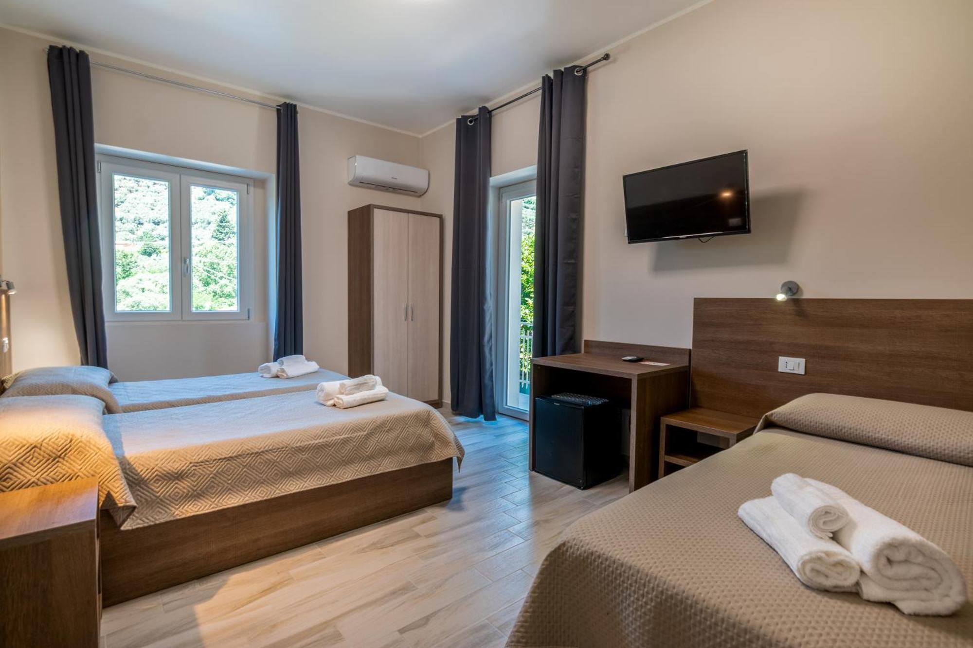 Hotel Ristorante La Mimosa Lamezia Terme Exteriör bild
