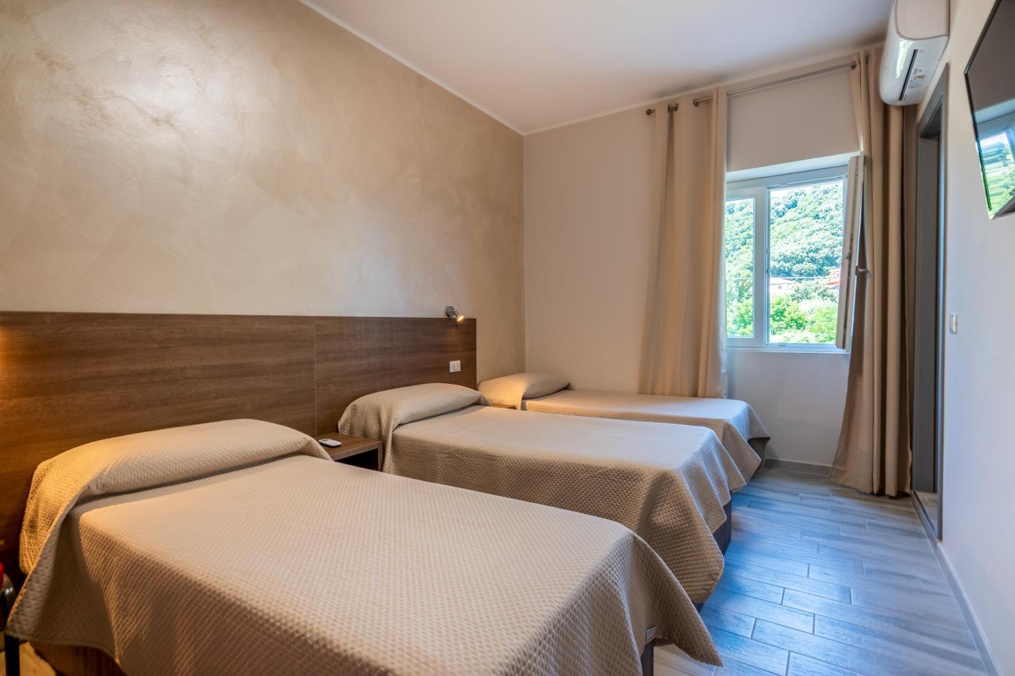 Hotel Ristorante La Mimosa Lamezia Terme Exteriör bild
