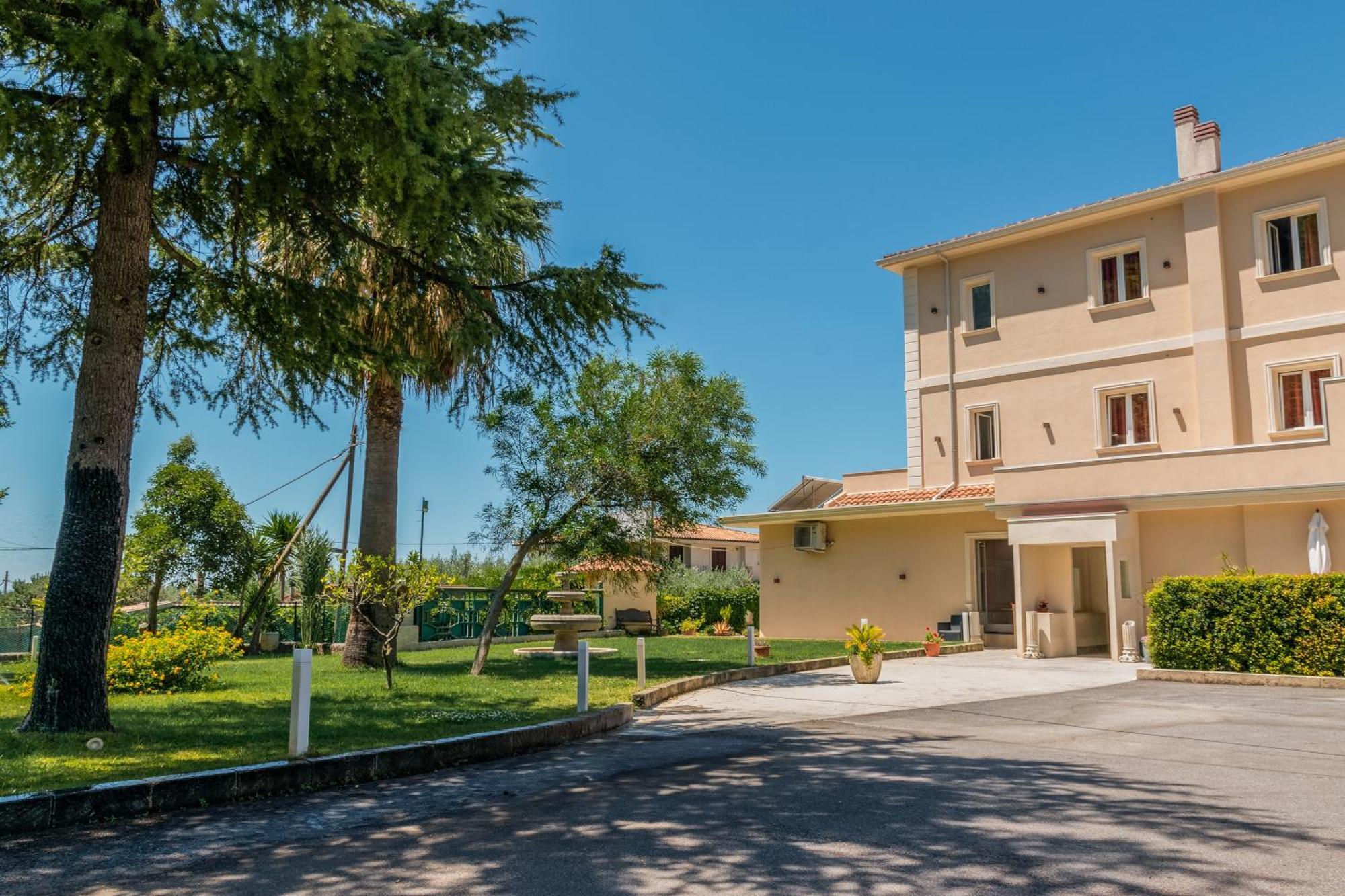 Hotel Ristorante La Mimosa Lamezia Terme Exteriör bild