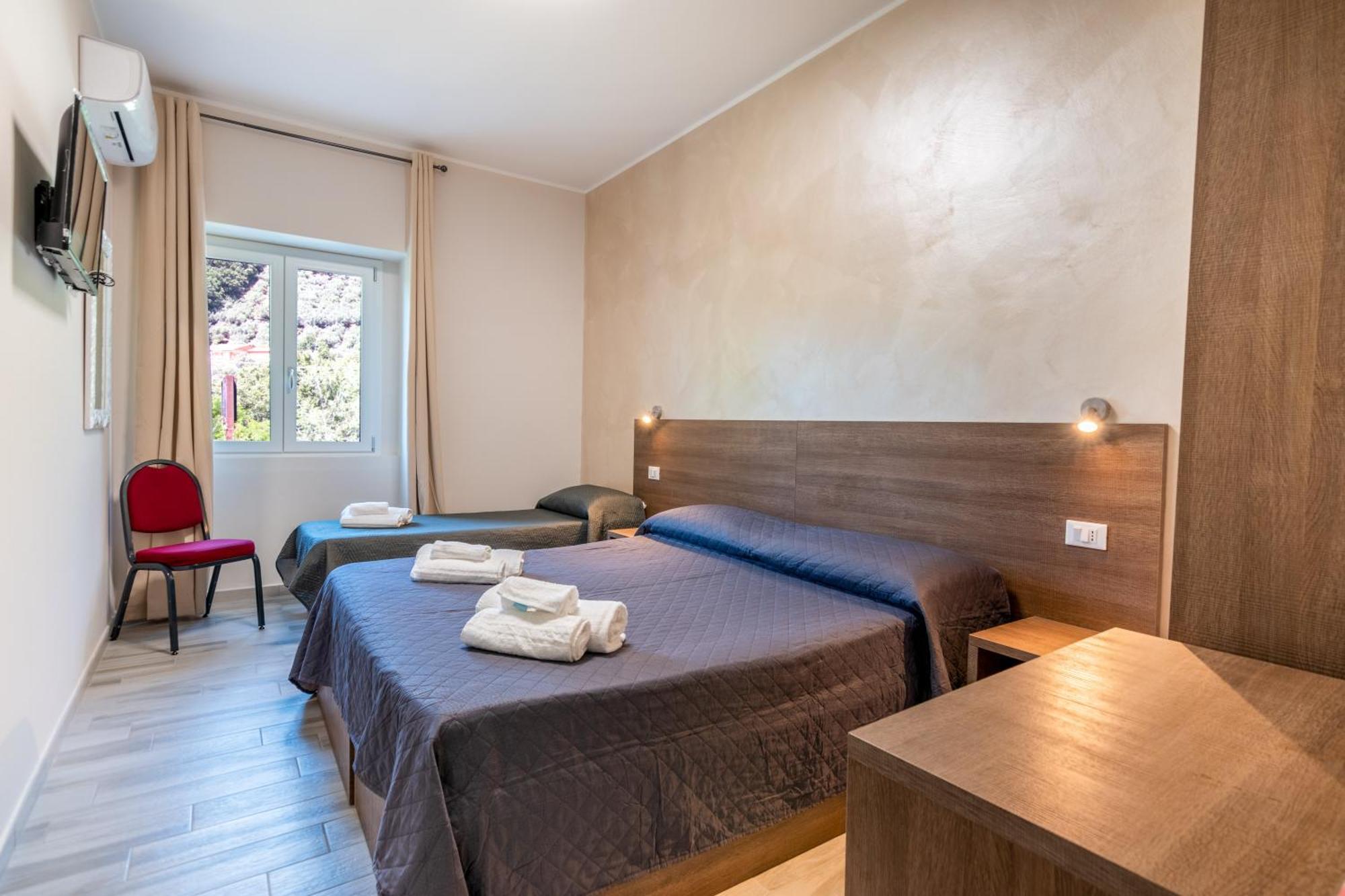 Hotel Ristorante La Mimosa Lamezia Terme Exteriör bild